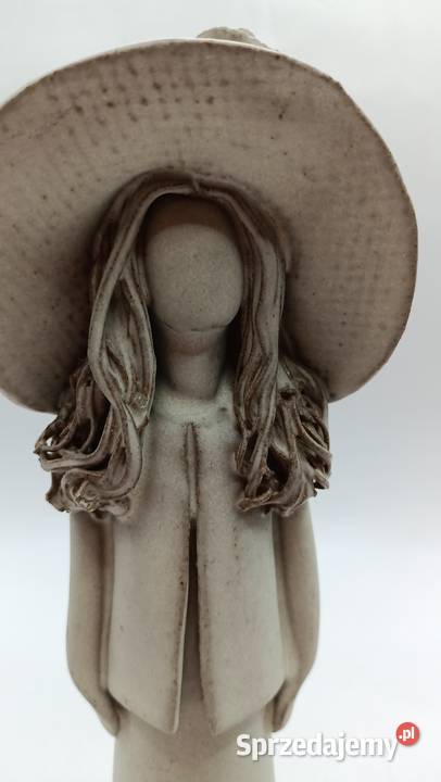 Ceramika kobieta bez twarzy w dużym kapeluszu lubelskie Zamość