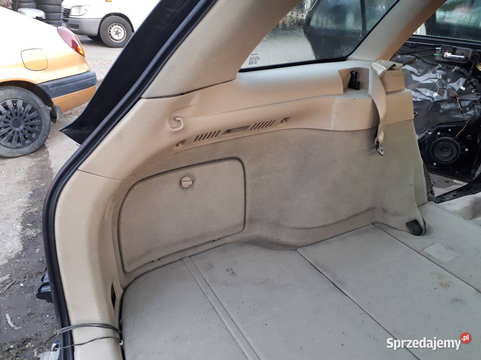 Boczki bagaznika Avensis T25 Kombi beżowe osobowe Sandomierz