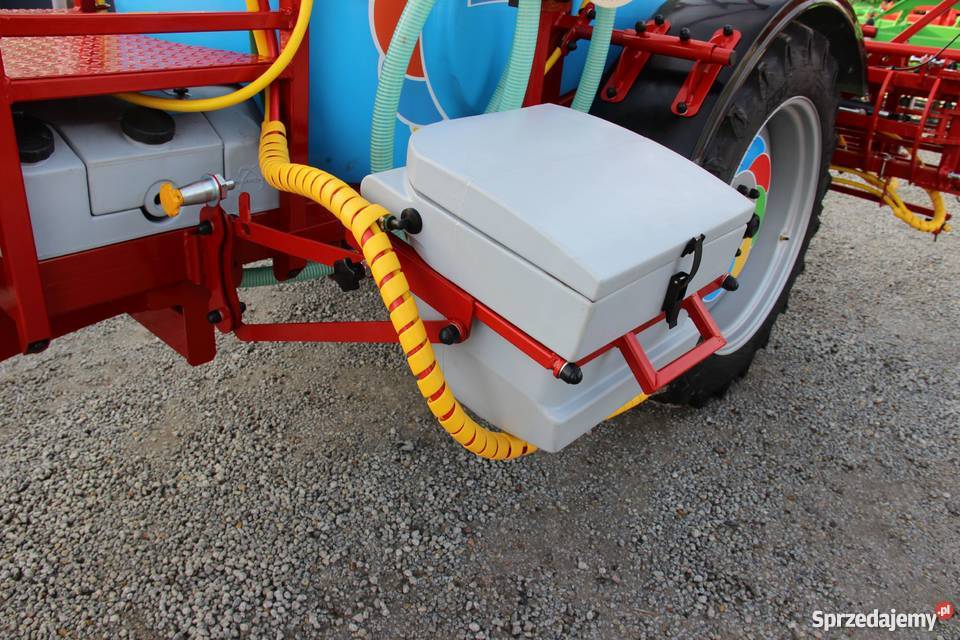 Opryskiwacz ciągany zaczepiany Biardzki calabria