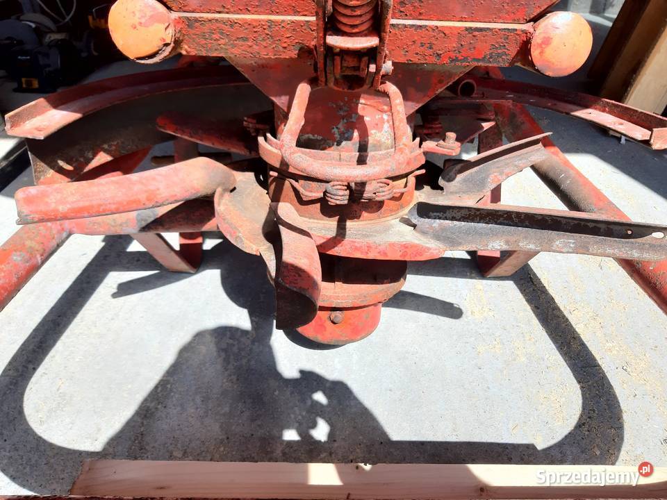 Sprzedam posypywarkę traktorem Rozsiewacze nawozów małopolskie Czarna Góra