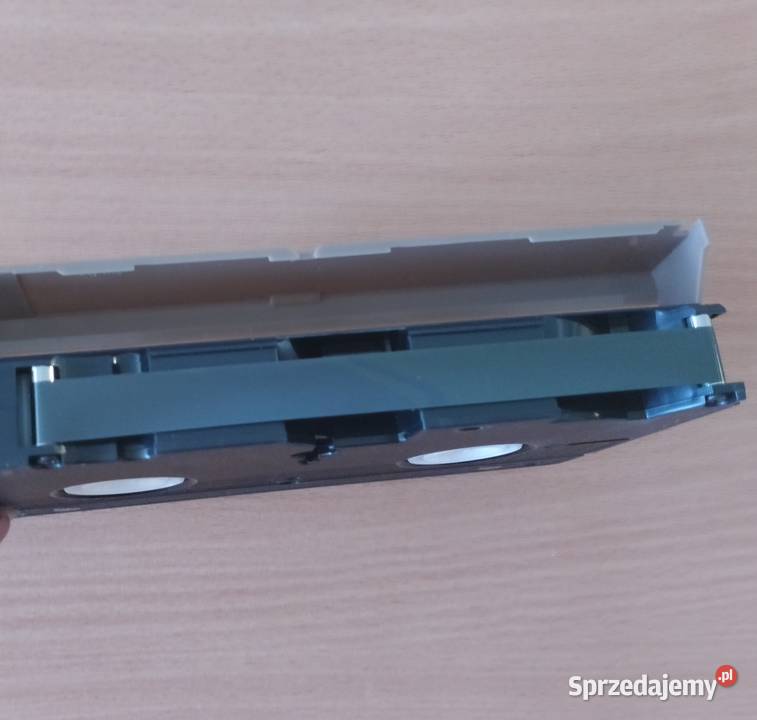 Kaseta video VHS z filmem POD PRESJĄ D Moore A Oborniki