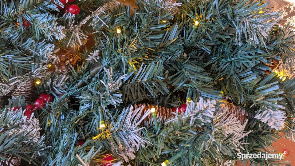 Choinka sztuczna YITAHOME 182 ozdobiona śniegiem