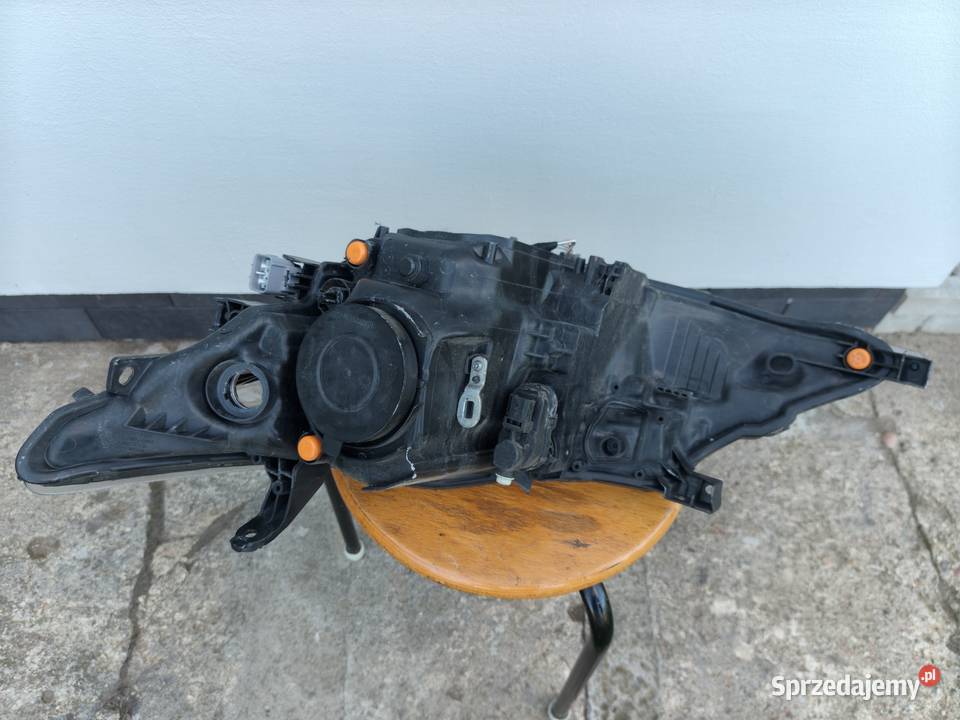 Toyota Auris II 2014 reflektory lampa lampy osobowe Łódź sprzedam