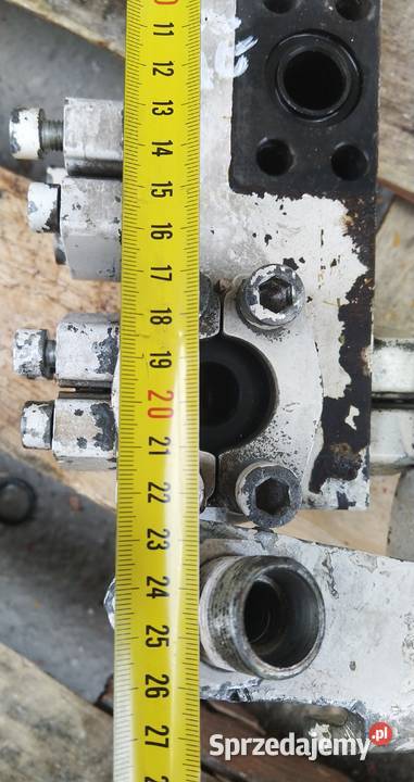 7 WYJŚĆ KOSTKA ZAWÓR ZAMEK HYDRAULICZNY LIEBHERR Kielce