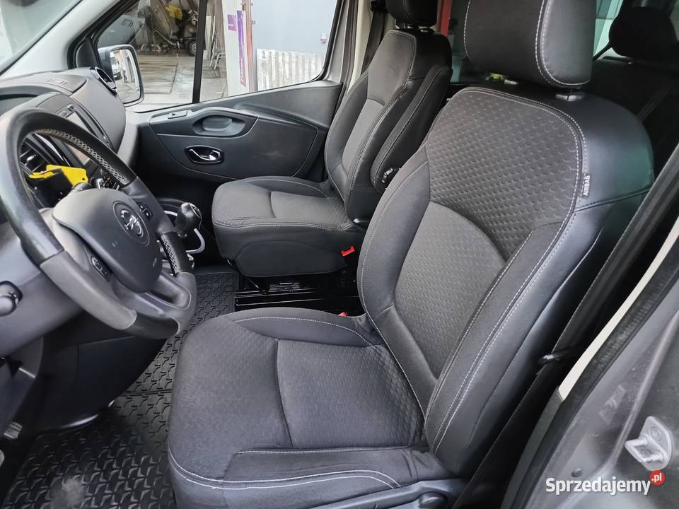 Vivaro LONG 5 osobowy szary Samochody dostawcze