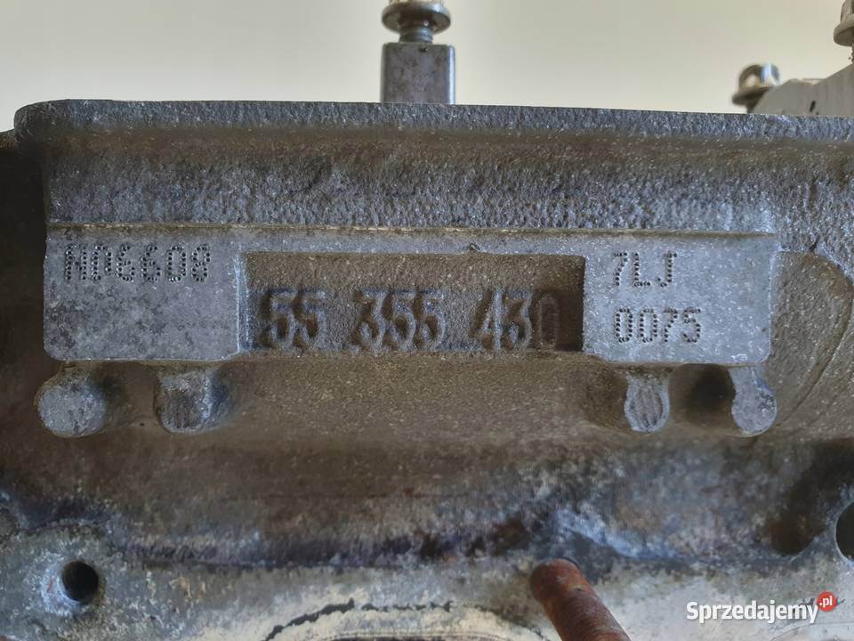 Opel Corsa D 12 16V GŁOWICA CYLINDRÓW 55355430 Rudka