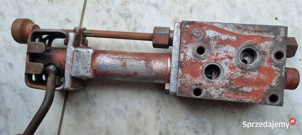 Rozdzielacz hydrauliczny Ursus C330 C328 Motoryzacja Mazańcowice