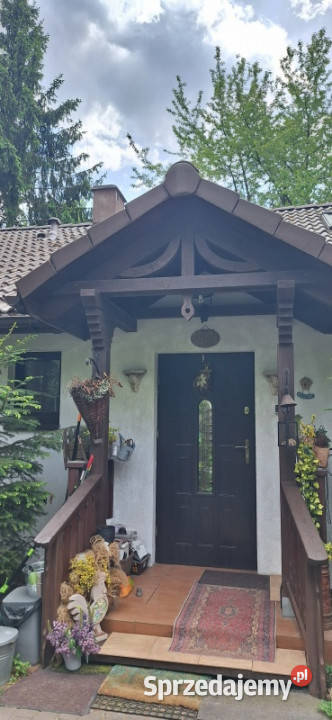 Azyl Narwią domy z widokiem który inspiruje 100 wolnostojący