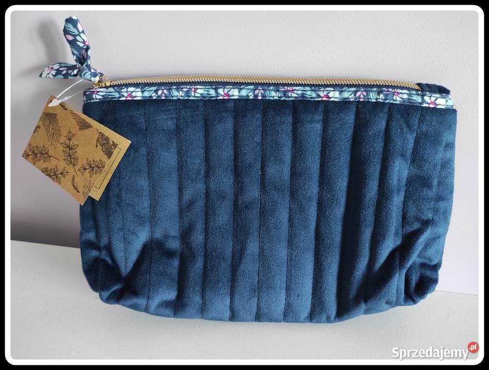 Granatowa nowa kosmetyczka YVES ROCHER