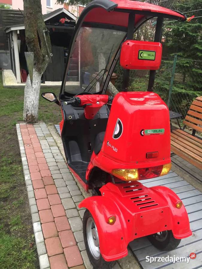 Trzykołowy skuter z dachem elektryczny naped