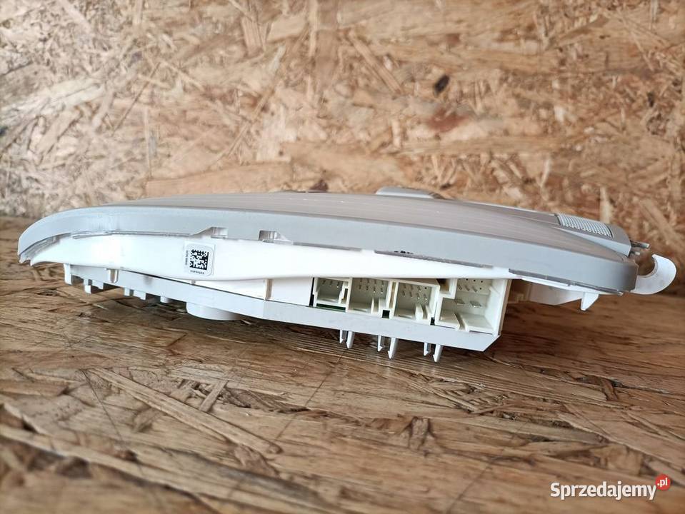 MERCEDES E KLASA W212 LAMPKA PODSUFITKI Pleszew