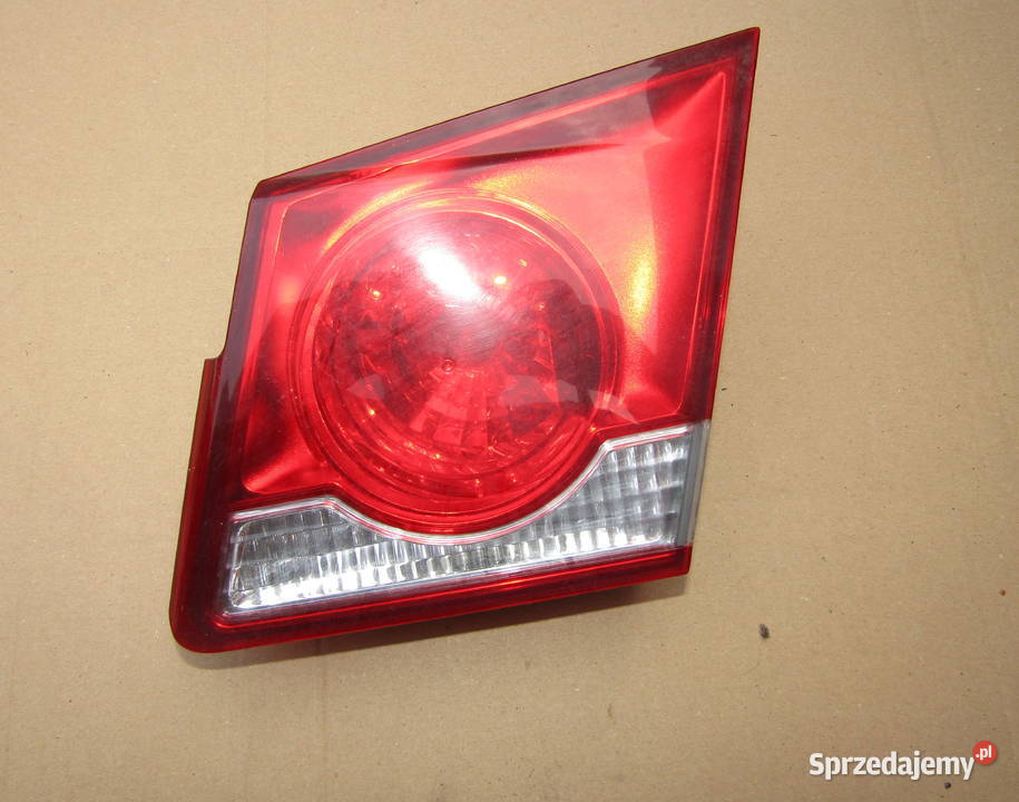LAMPA TYLNA PRAWA W KLAPĘ BAGAŻNIKA CHEVROLET Mysłaków sprzedam