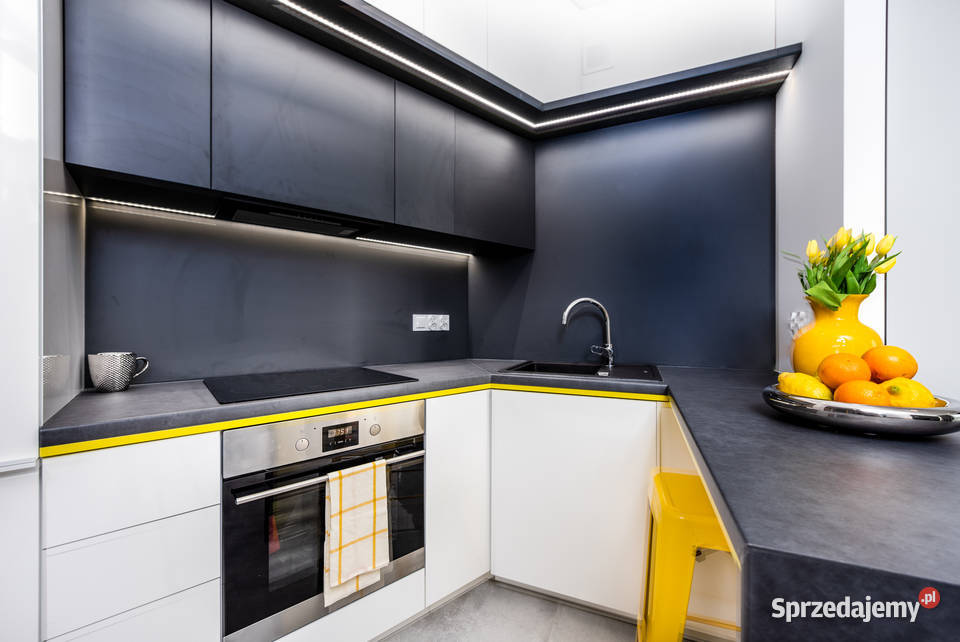 Salon z aneksem sypialnia balkon komorka własność Warszawa