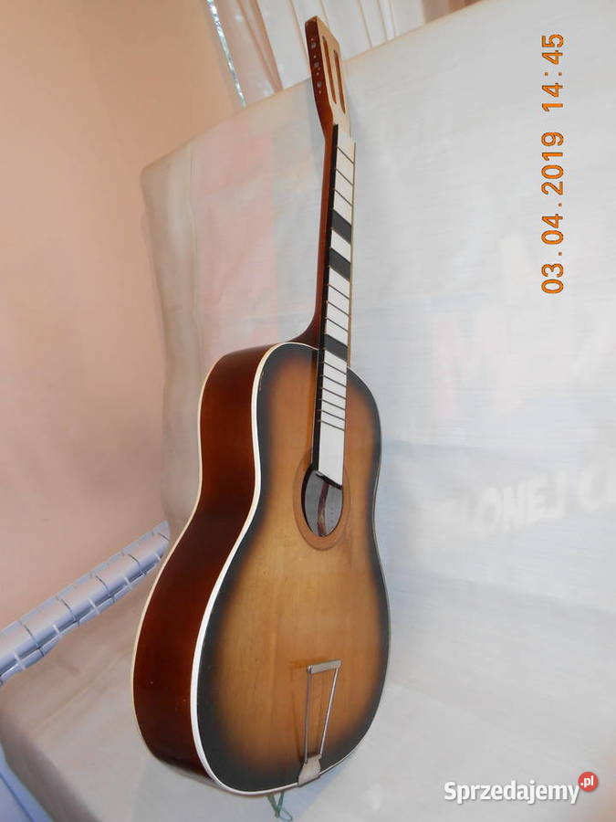 Gitara klasyczna bez strun