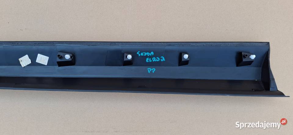 SKODA ELROQ LISTWA NAKŁADKA DRZWI PRAWY PRZÓD osobowe Bieleń