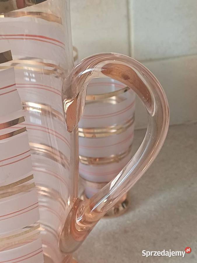 vintage dzbanek ze szklankami