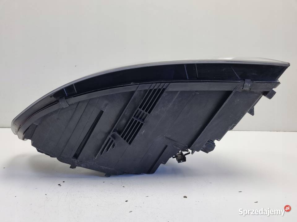 Volvo S40 II V50 LIFT PRZEDNIA LAMPA PRAWA prawy osobowe Janów