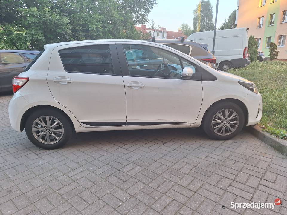 Sprzedam Toyota Yaris Premium 2017 przebieg 118000 km