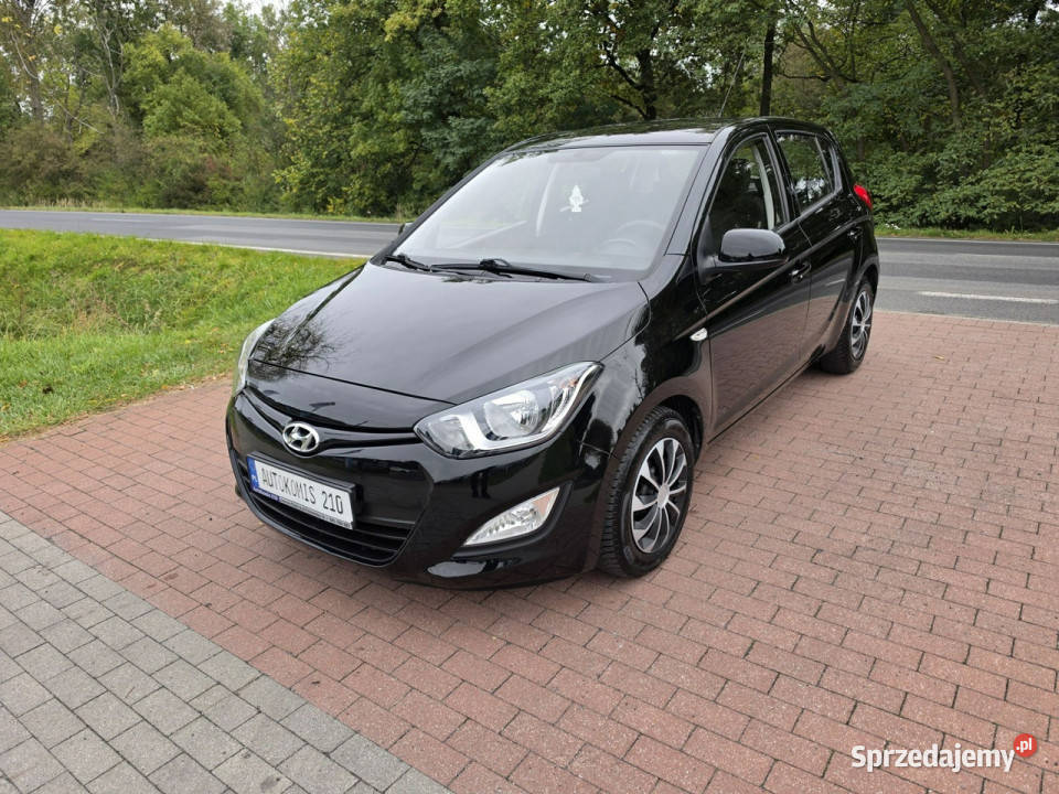 Hyundai i20 Hyundai i20 12 benzynka niski czarny Cielcza