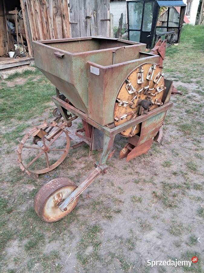 Sadzarka do ziemniakówpług 2 skibowy nieuszkodzony Siewniki i sadzarki lubelskie Tuczna