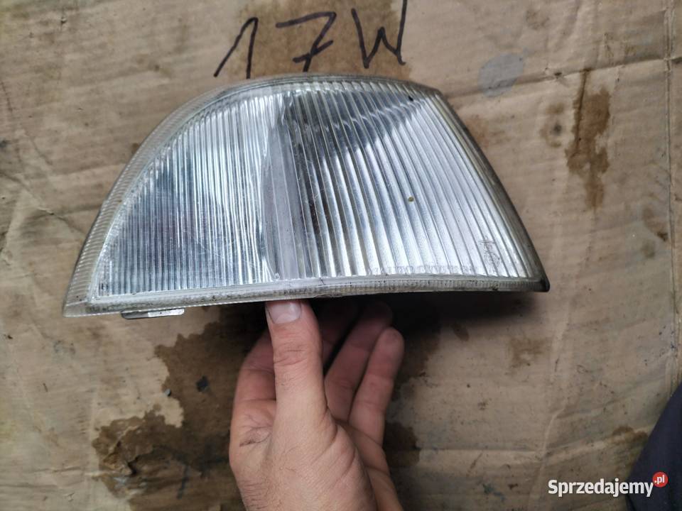 KIERUNKOWSKAZ PRAWY VOLVO V40 S40 BIAŁY Kamień-Kolonia