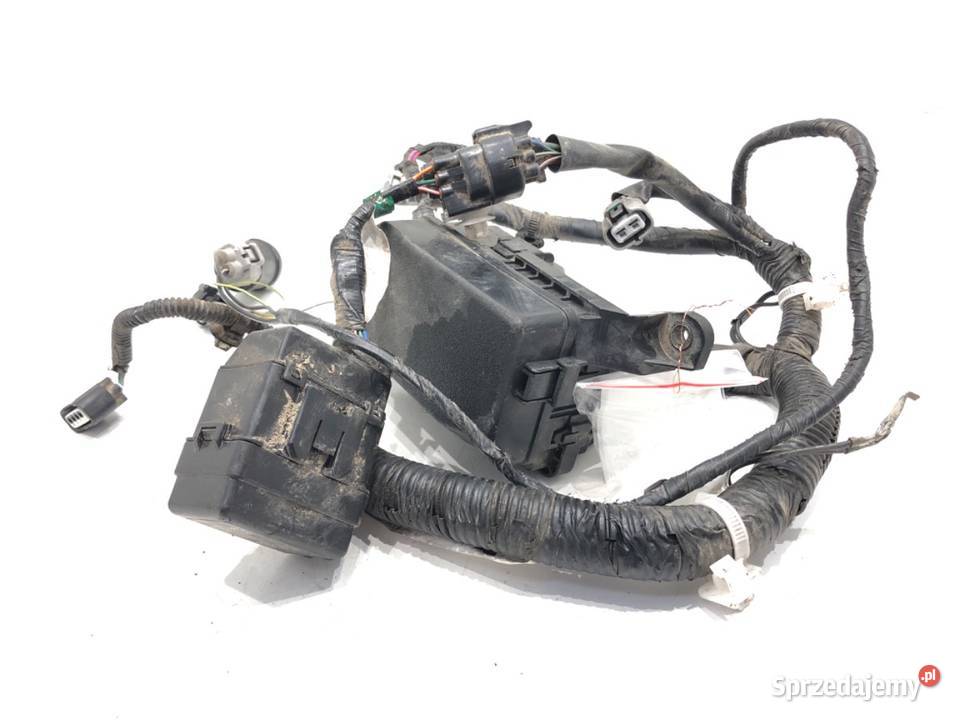 SKRZYNKA BEZPIECZNIKÓW MITSUBISHI OUTLANDER III