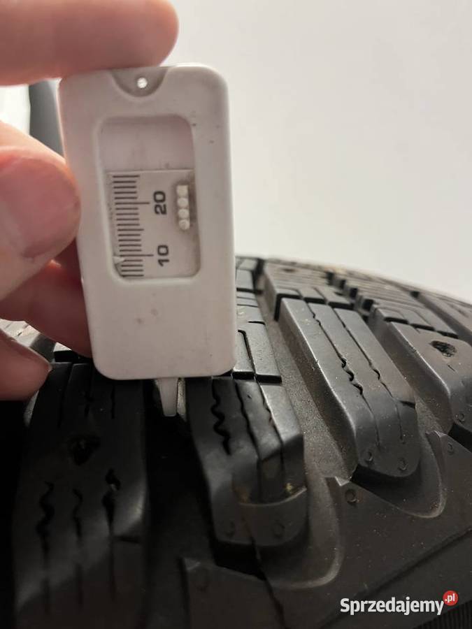 Opony zimowe 205 60r15 goodyear bieżnik 89 mm