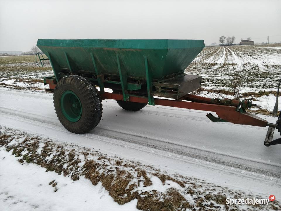 Rozsiewacz wapna Piast RCW3 Rozsiewacze nawozów Skarżyn