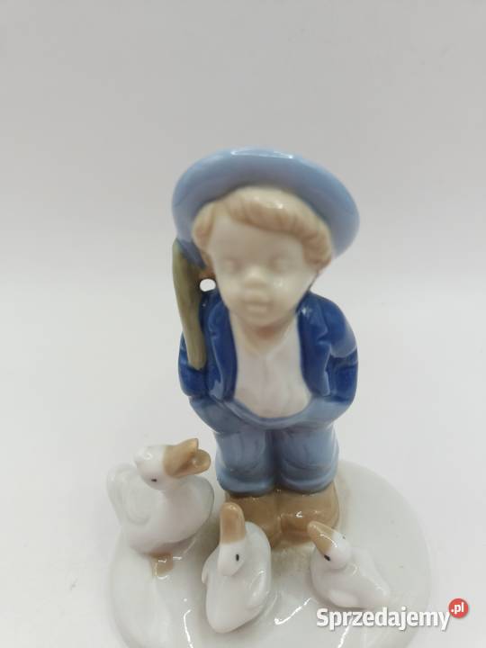Porcelana figura Chłopiec z trzema gąskami Zamość