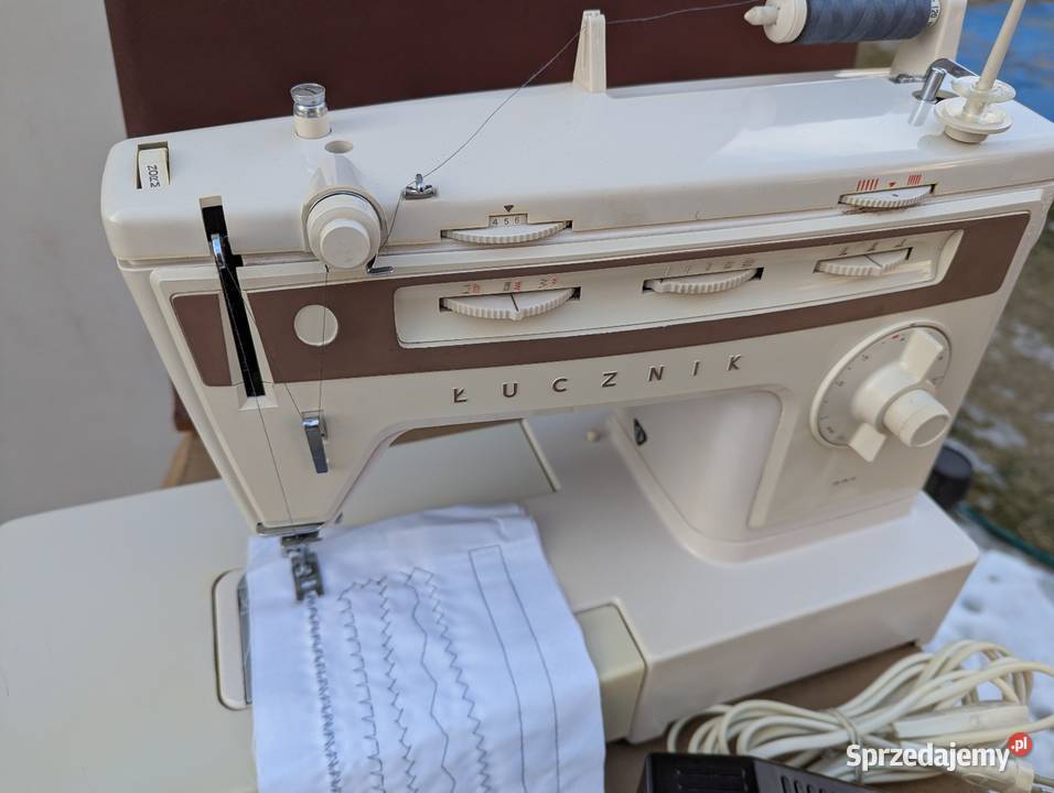 Maszyna do szycia Łucznik sprawna walizka