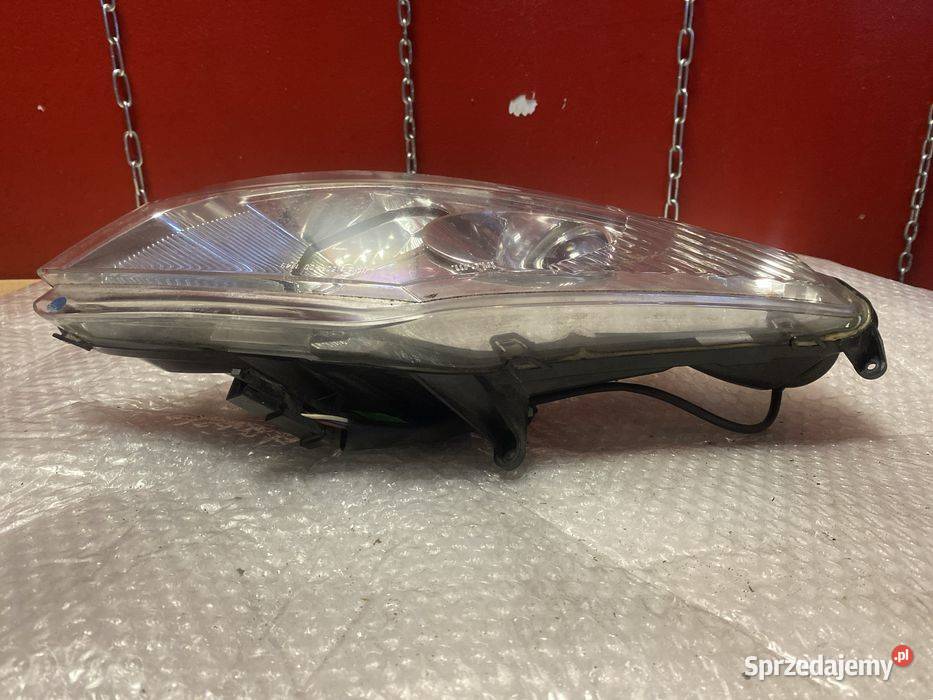 Peugeot Satelis 125 lampa przód reflektor B890 Poznań sprzedam