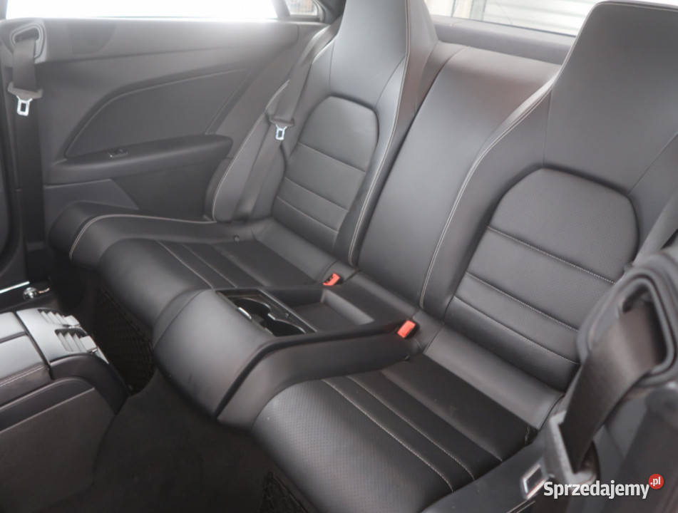 Mercedes E E 200 czerwony mazowieckie Piaseczno