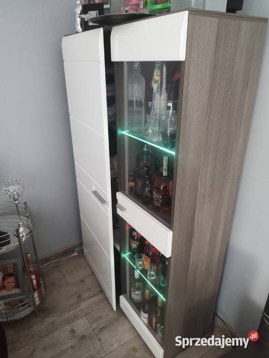 Witryna z oświetleniem LED Kartuzy