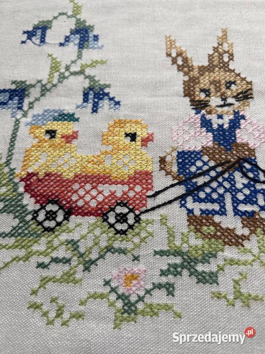 Obrus ręcznie haftowany zajączki