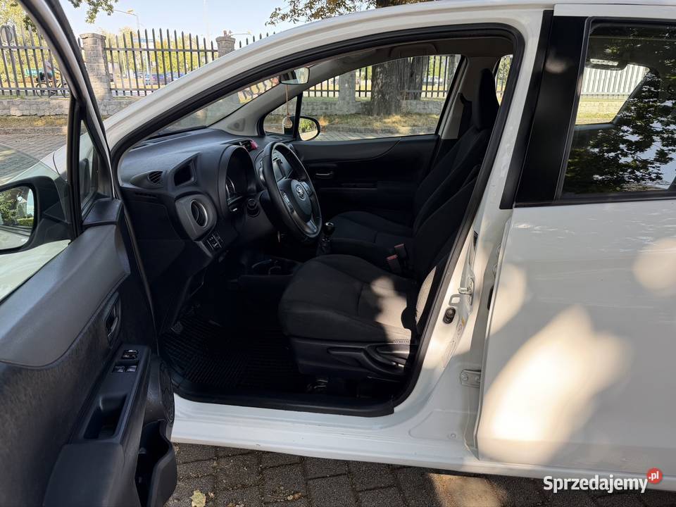 Toyota Yaris Salon Polska navi kamera cofania klimatyzacja