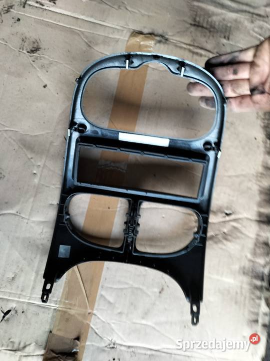 Panel środkowy nawiewu klimatyzacji PEUGEOT 206 Kamień-Kolonia