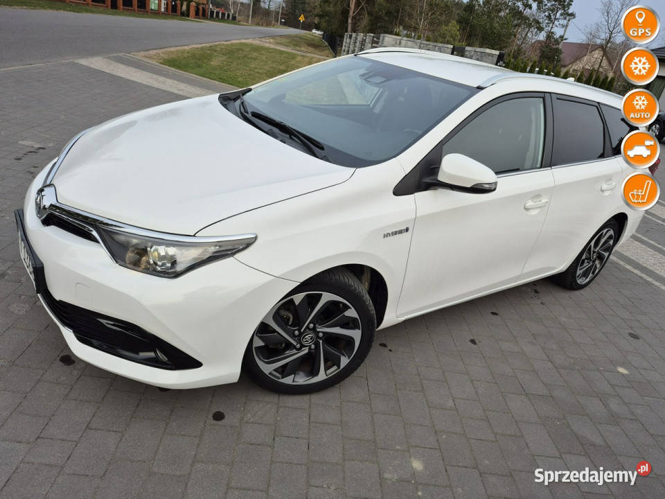 Toyota Auris 18 hybrid climatronic kamera grzane światła do jazdy dziennej Drelów