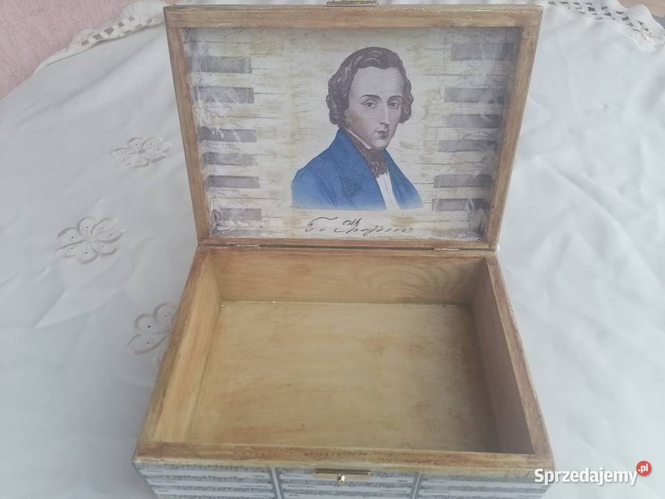 szkatułka świecznik muzyka kultura wielokolorowy mazowieckie Sierpc