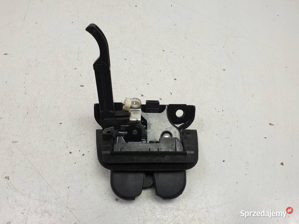 Audi A3 8P Lift ZAMEK KLAPY BAGAŻNIKA 8P3827520A Rudka