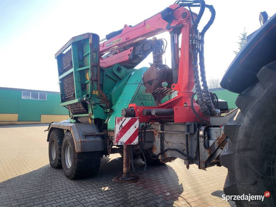 Rębak Jenz 582 z Ciągnikiem Massey Ferguson 8680