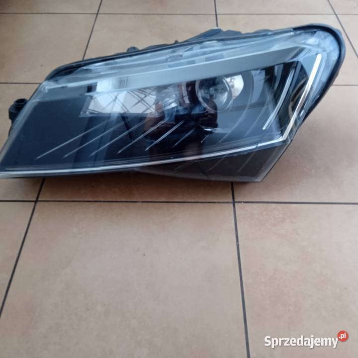 Skoda superb 3RSBIXENON SKRETNY ORGINAL