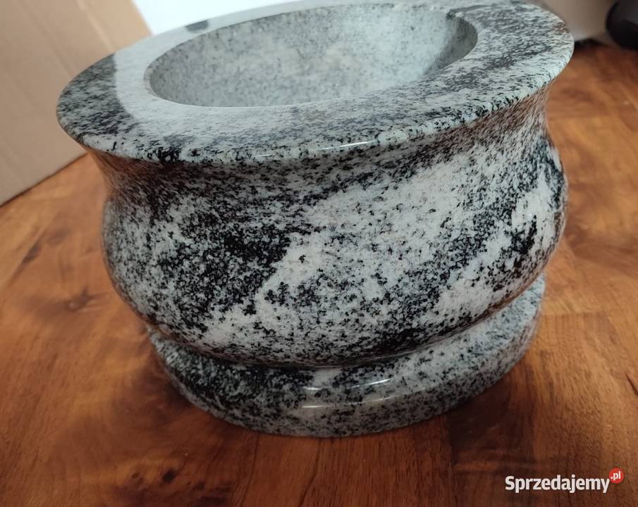 misa granitowa nagrobna donica na cmentarz