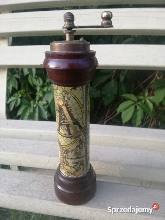 młynek drewniany pokrętło metalowe AGD drobne Koluszki