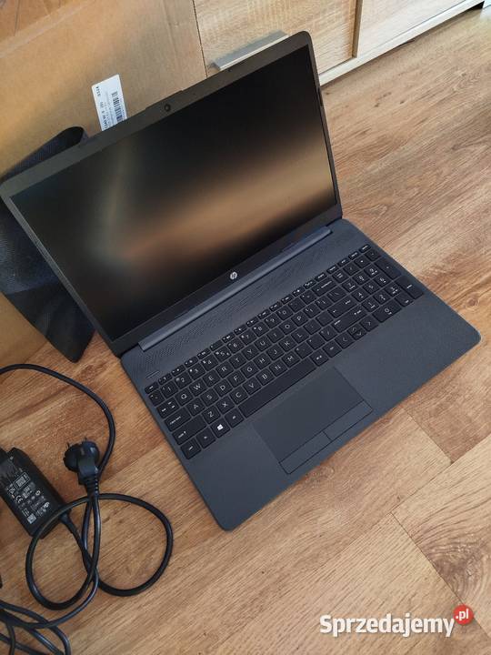 Laptop HP 255 G8 model RTL8821CE Starachowice sprzedam