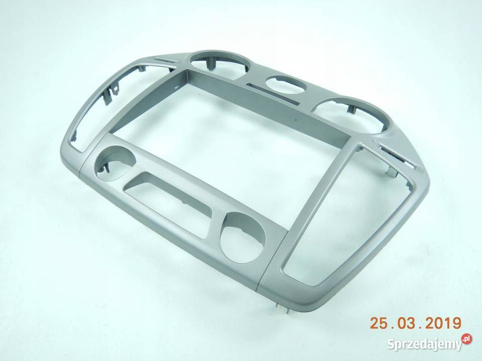 RAMKA PANEL KONSOLI CENTRALNEJ HYUNDAI I20 0812 osobowe