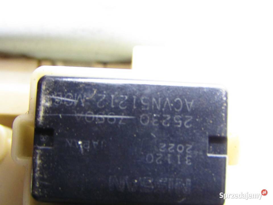 SKRZYNKA BEZPIECZNIKÓW 12 DIGT NISSAN QASHQAI osobowe