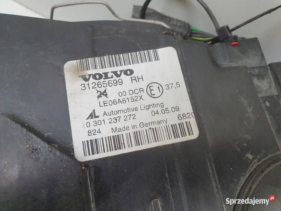 Volvo S40 II V50 LIFT XENON PRZEDNIA prawy przód osobowe Rudka