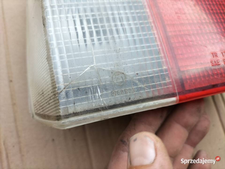 AUDI 80 B3 B4 HELLA KOMBI LAMPA TYŁ TYLNA PRAWA Kamień-Kolonia