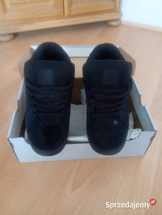 BUTY DC