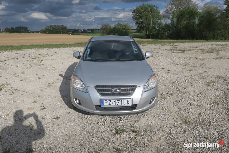 KIA CEED 16 CRDI 90 srebrny Trzemeszno